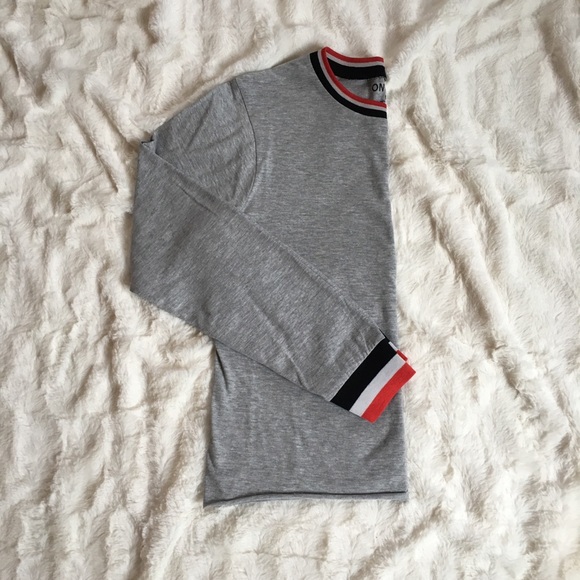 NWOT Striped Gray Long Sleeves Crop Top - Picture 2 of 2